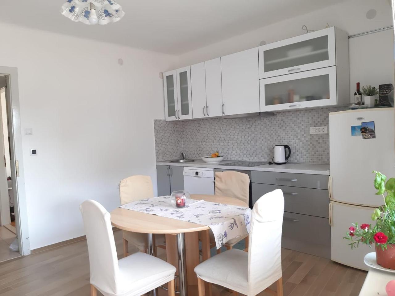 Nina, Apartment In City Centre Split Luaran gambar
