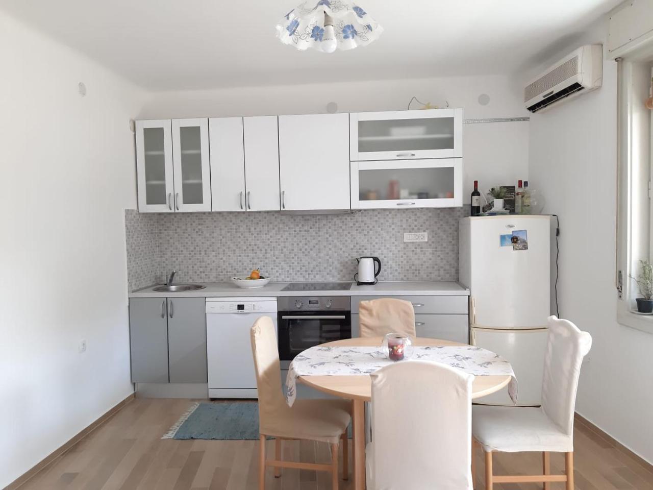 Nina, Apartment In City Centre Split Luaran gambar