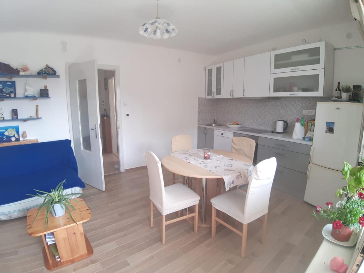 Nina, Apartment In City Centre Split Luaran gambar